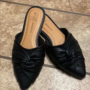 Time and Tru Size 6 Black Mules Comfortable Slip-On Design